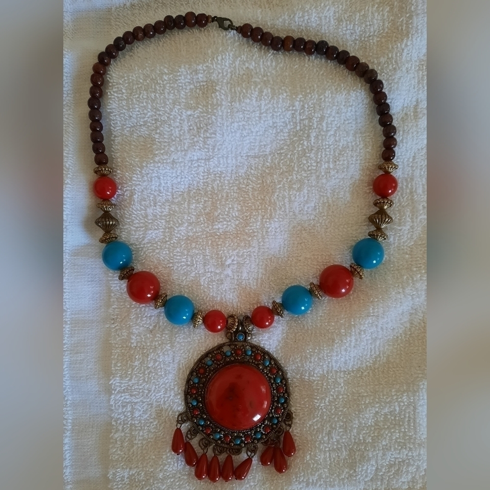 WOMENS PREOWNED NECKLACE MONGOLIAN  WOOD BEADS TURQUOISE DARK CHERRY COSTUME